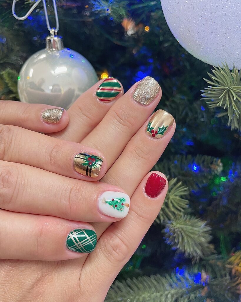 christmas nails in gold, glitter and metallic stripes