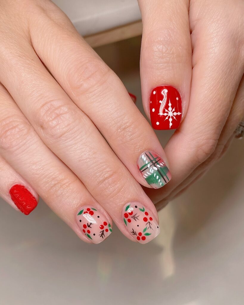 Short and simple Christmas Nails